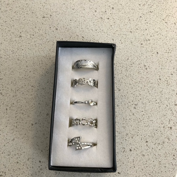 Finger rings - Picture 1 of 3